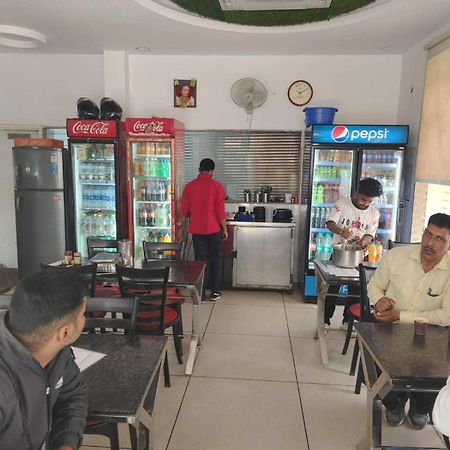 Hotel O Food Plaza Zirakpur Bagian luar foto