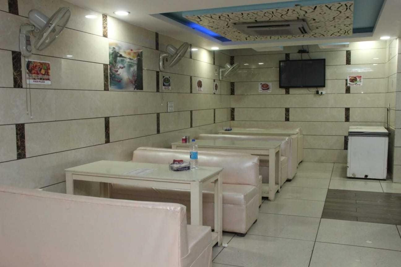 Hotel O Food Plaza Zirakpur Bagian luar foto