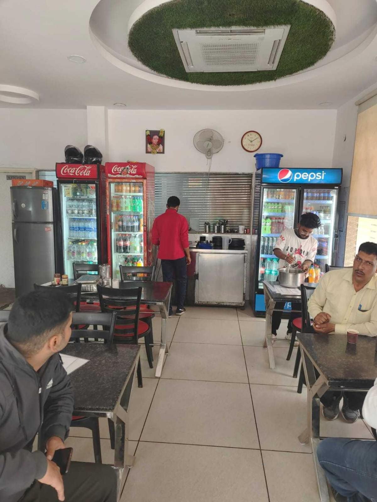 Hotel O Food Plaza Zirakpur Bagian luar foto